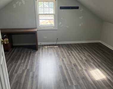 2439 W Byron Street - Photo Thumbnail 7