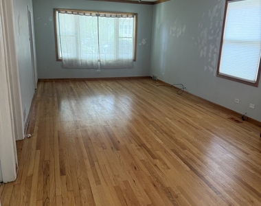 2439 W Byron Street - Photo Thumbnail 1