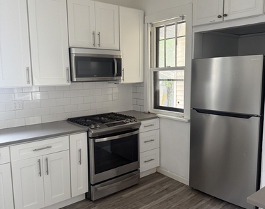 2439 W Byron Street - Photo Thumbnail 4