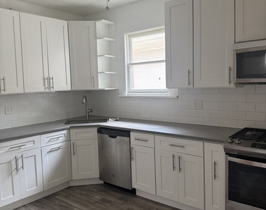 2439 W Byron Street - Photo Thumbnail 5