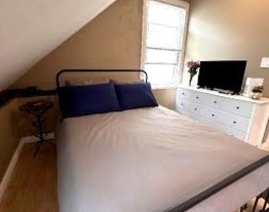 7328 N Honore Street - Photo Thumbnail 5