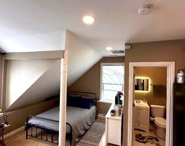 7328 N Honore Street - Photo Thumbnail 4