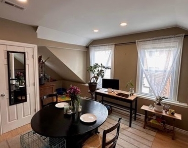7328 N Honore Street - Photo Thumbnail 2