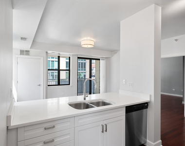 451 W Huron Street - Photo Thumbnail 7
