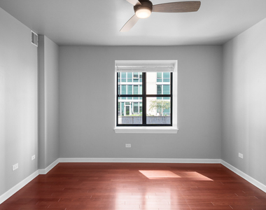 451 W Huron Street - Photo Thumbnail 11