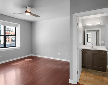451 W Huron Street - Photo Thumbnail 10
