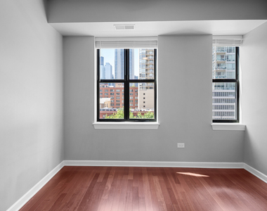 451 W Huron Street - Photo Thumbnail 15