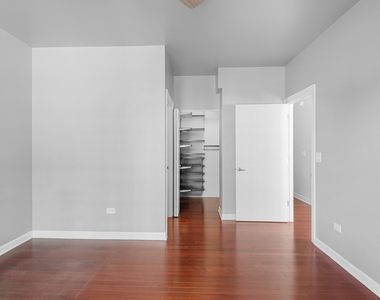 451 W Huron Street - Photo Thumbnail 13