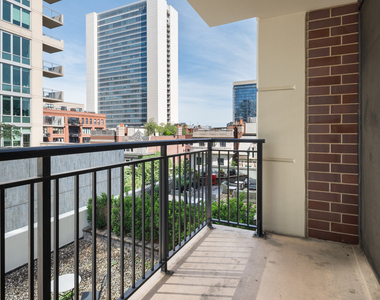 451 W Huron Street - Photo Thumbnail 8