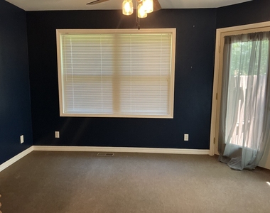 2209 Grange Circle - Photo Thumbnail 5