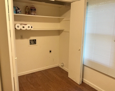2209 Grange Circle - Photo Thumbnail 7