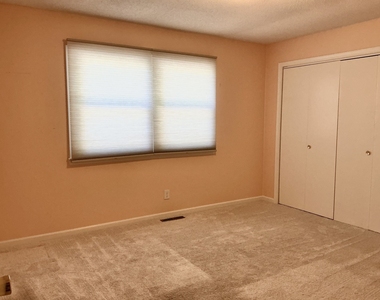2209 Grange Circle - Photo Thumbnail 11