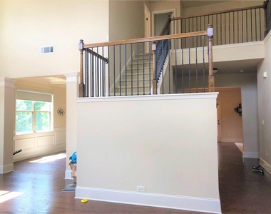 550 Nichols View Way - Photo Thumbnail 4