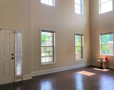 550 Nichols View Way - Photo Thumbnail 5