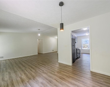 2100 Whitebluff Way Ne - Photo Thumbnail 8
