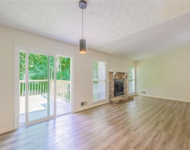 2100 Whitebluff Way Ne - Photo Thumbnail 7