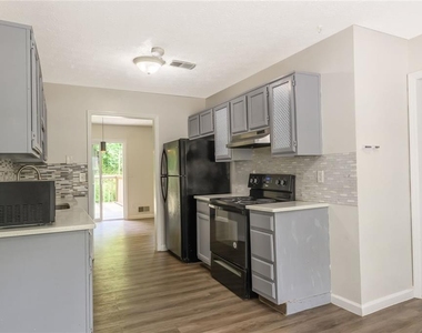 2100 Whitebluff Way Ne - Photo Thumbnail 2