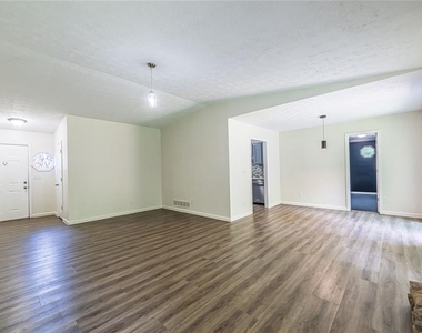 2100 Whitebluff Way Ne - Photo Thumbnail 9