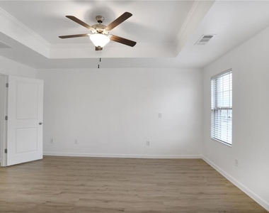 268 Stone Park Drive - Photo Thumbnail 14