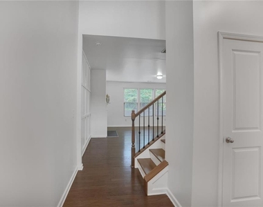 268 Stone Park Drive - Photo Thumbnail 3