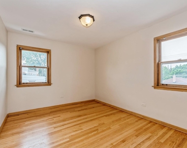 8108 N Oriole Avenue - Photo Thumbnail 9