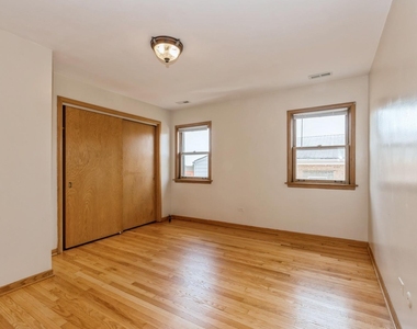 8108 N Oriole Avenue - Photo Thumbnail 4