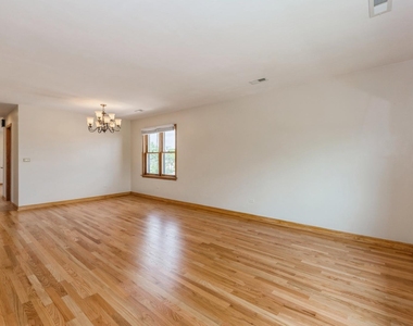 8108 N Oriole Avenue - Photo Thumbnail 8