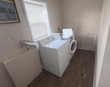 8108 N Oriole Avenue - Photo Thumbnail 11
