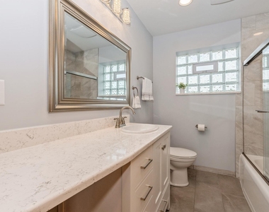8108 N Oriole Avenue - Photo Thumbnail 10