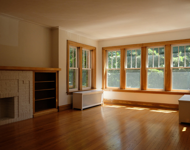 4822 N Leavitt Street - Photo Thumbnail 1