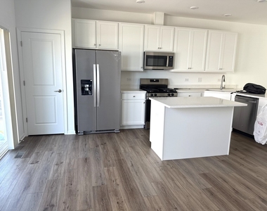 313 Settlers Place - Photo Thumbnail 3