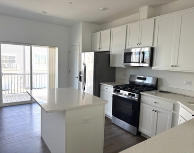 313 Settlers Place - Photo Thumbnail 2