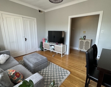 2912 N Albany Avenue - Photo Thumbnail 5
