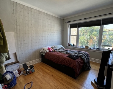 2912 N Albany Avenue - Photo Thumbnail 9