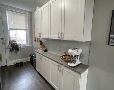 2502 N Rockwell Street - Photo Thumbnail 6