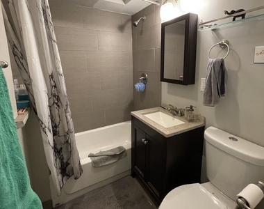 2502 N Rockwell Street - Photo Thumbnail 13
