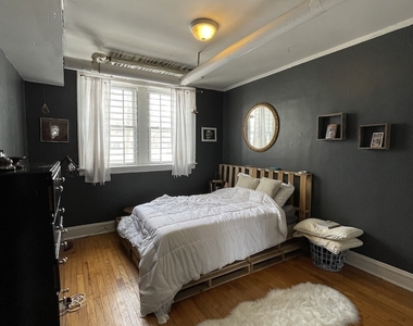 2502 N Rockwell Street - Photo Thumbnail 7