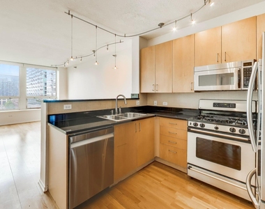 600 N Kingsbury Street - Photo Thumbnail 3