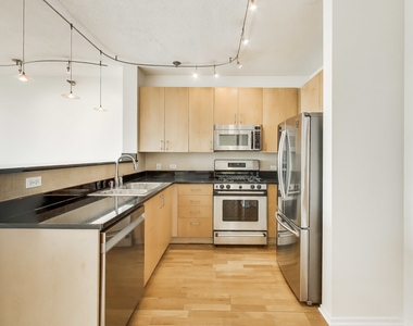 600 N Kingsbury Street - Photo Thumbnail 5