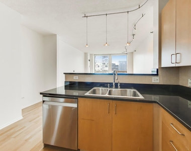 600 N Kingsbury Street - Photo Thumbnail 4