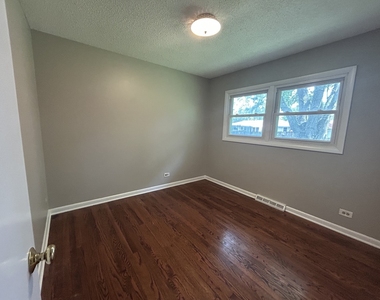 1716 Maple Lane - Photo Thumbnail 8