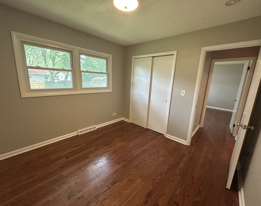 1716 Maple Lane - Photo Thumbnail 9