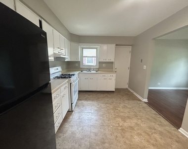1716 Maple Lane - Photo Thumbnail 4