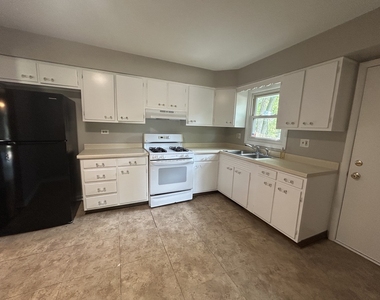 1716 Maple Lane - Photo Thumbnail 3