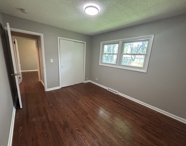 1716 Maple Lane - Photo Thumbnail 7