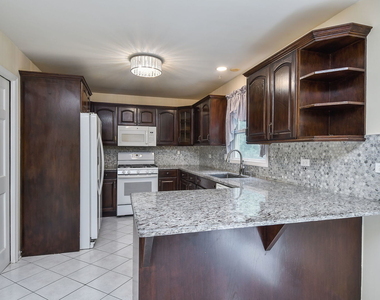 339 Windsor Drive - Photo Thumbnail 3