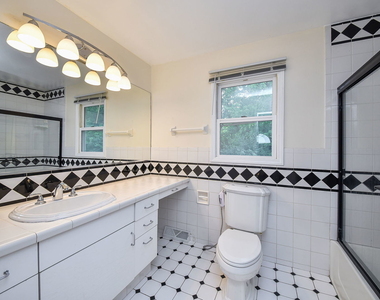 339 Windsor Drive - Photo Thumbnail 13