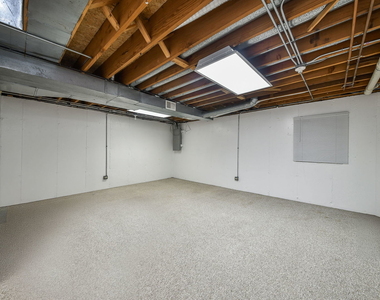 339 Windsor Drive - Photo Thumbnail 16