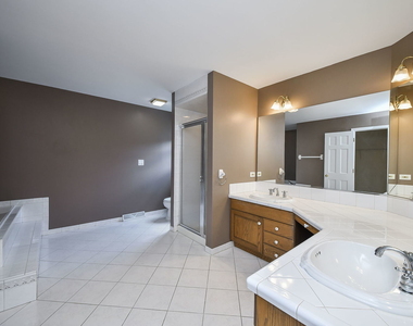 339 Windsor Drive - Photo Thumbnail 8