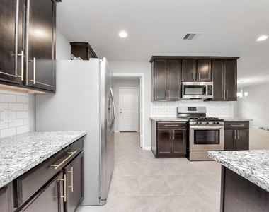6934 Rosalina Landing Ln - Photo Thumbnail 7